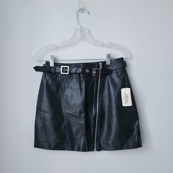 NWT FOREVER 21 Faux Leather Front Zip Belted Mini Skirt Black Size Small - Picture 2 of 6